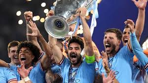 捷报比分:范志毅一家近照,身家过亿,进军娱乐圈,三婚妻子颜值高身材好.